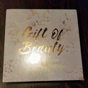 54 Piece Cosmetic Palette from Sally’s